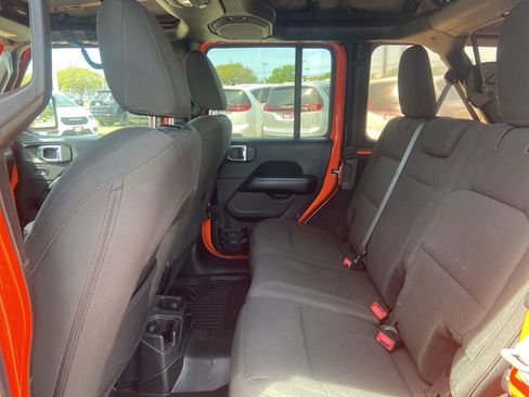 Used 2018 Jeep Wrangler Unlimited Sahara image 36