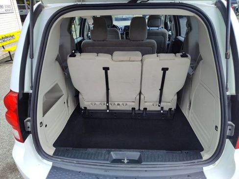 Used 2016 Dodge Grand Caravan American Value Package w/ UConnect Hands-Free Group FWD image 14