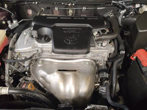 Used 2018 Toyota RAV4 LE image 30