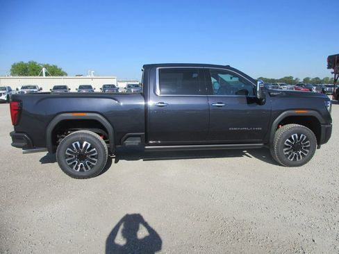 New 2026 GMC Sierra 3500 Denali Ultimate AWD/4WD image 3