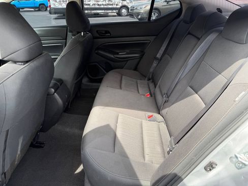 Used 2024 Nissan Altima 2.5 SV FWD image 9