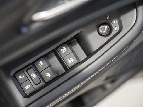 New 2025 Jeep Grand Cherokee Altitude image 37