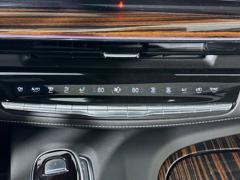 Used 2023 Cadillac Escalade Premium Luxury image 16