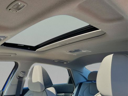 Certified 2025 Hyundai Elantra Limited FWD image 35