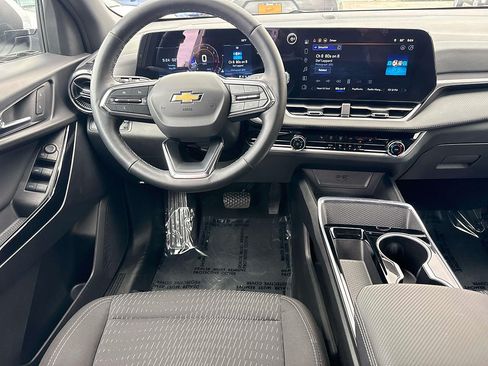 Used 2025 Chevrolet Equinox LT AWD/4WD image 13