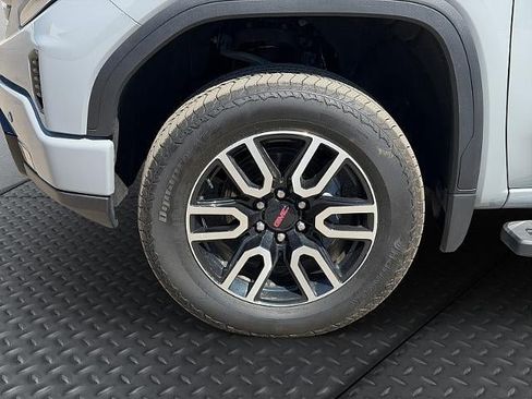 Used 2025 GMC Sierra 1500 AT4 w/ AT4 Preferred Package AWD/4WD image 10