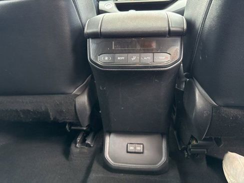 Used 2022 Toyota Highlander XLE AWD/4WD image 15