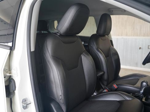 Used 2019 Jeep Compass Latitude AWD/4WD image 30