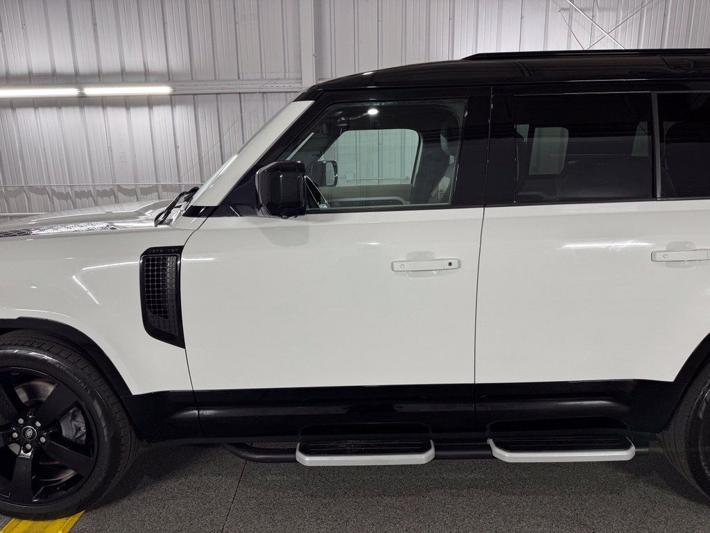 Used 2023 Land Rover Defender 110 X-Dynamic SE AWD/4WD image 19