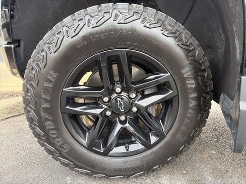 Used 2024 Chevrolet Silverado 1500 LT Trail Boss w/ Convenience Package II image 9