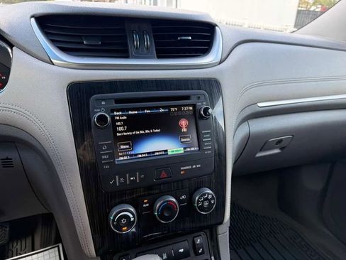 Used 2015 Chevrolet Traverse LT w/ Style and Technology Package image 11