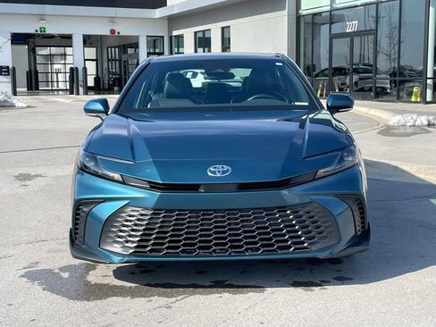 Used 2025 Toyota Camry SE image 2