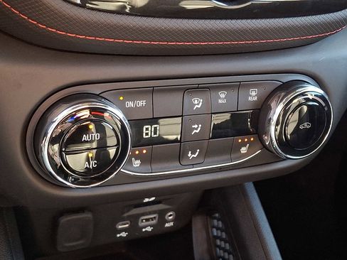 Used 2022 Chevrolet TrailBlazer RS w/ Technology Package image 16