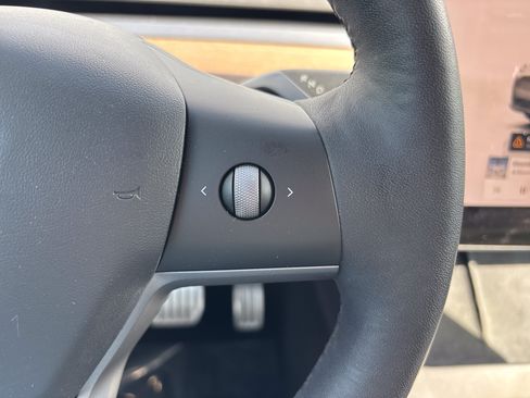 Used 2022 Tesla Model Y Performance AWD/4WD image 25