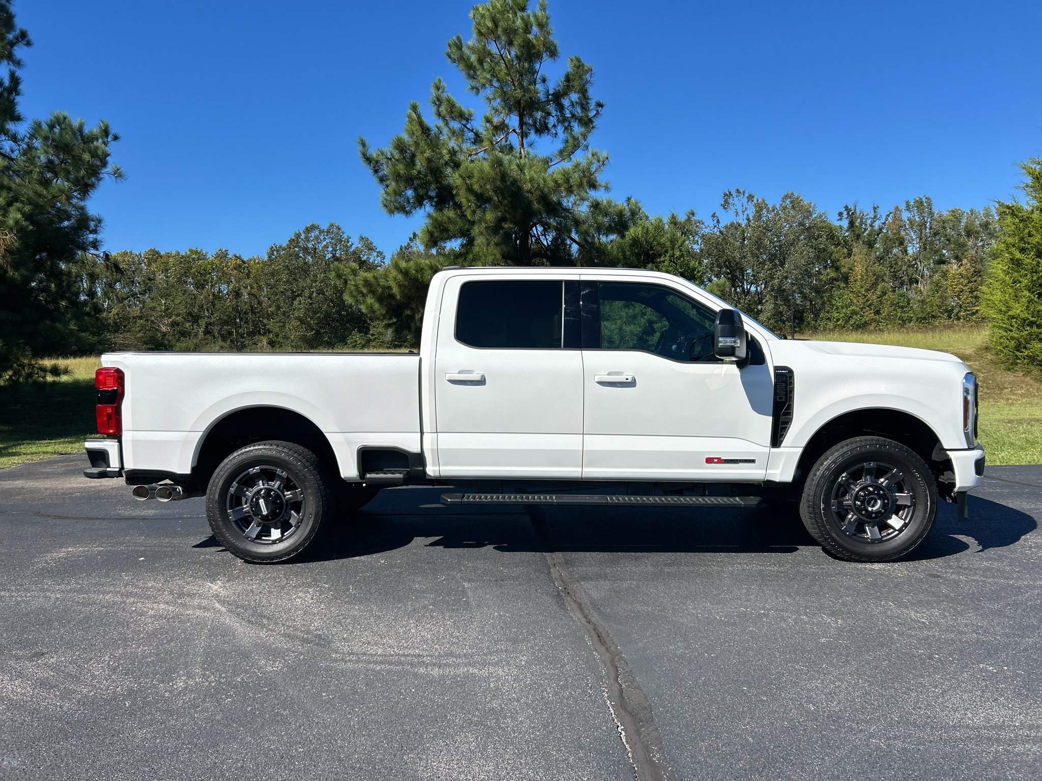 Used 2024 Ford F250 Lariat w/ Sport Appearance Package AWD/4WD image 8