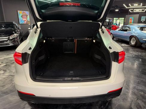 Used 2018 Maserati Levante AWD/4WD image 22
