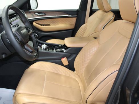 Used 2024 Jeep Grand Cherokee Summit image 14