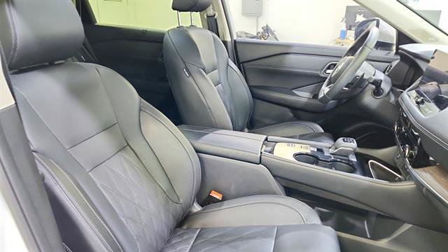 Certified 2024 Nissan Rogue Platinum w/ Platinum Premium Package FWD image 27