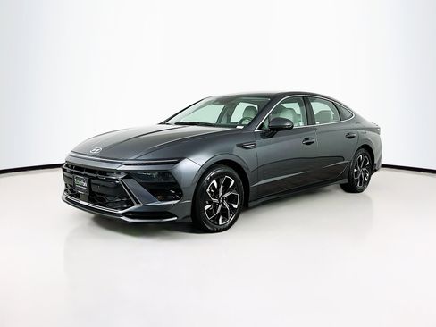 Used 2025 Hyundai Sonata SEL FWD image 3