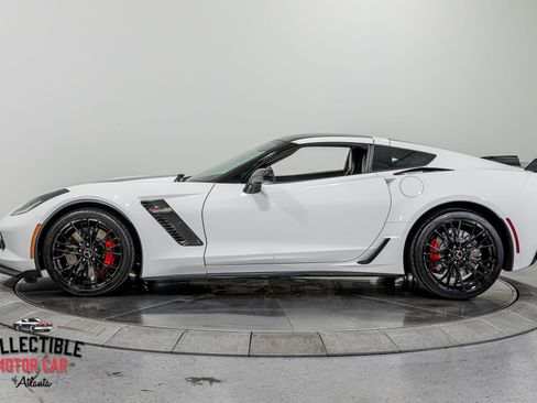 Used 2015 Chevrolet Corvette Z06 w/ 3LZ Preferred Equipment Group RWD image 12