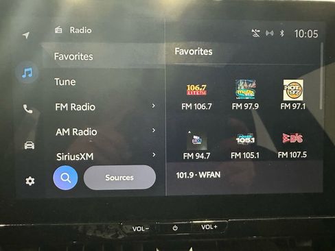 Used 2025 Toyota Corolla SE w/ SE Premium Package image 27