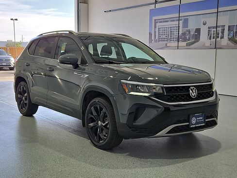 Certified 2023 Volkswagen Taos SE w/ Panoramic Sunroof Package FWD image 28