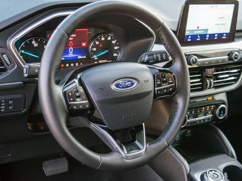 Used 2022 Ford Escape SEL image 14