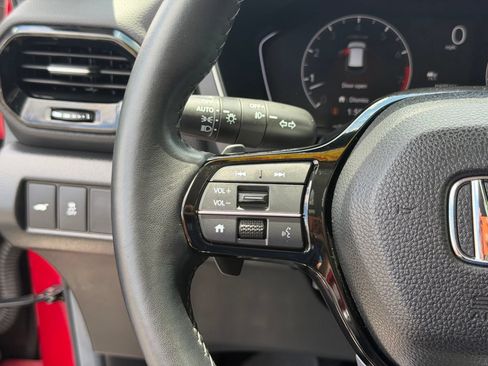 Used 2025 Honda Pilot Touring image 19