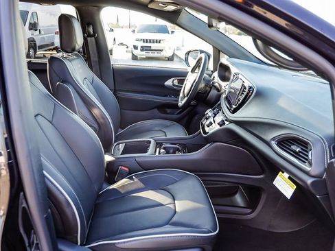 New 2026 Chrysler Pacifica Limited w/ S Appearance Package FWD image 21