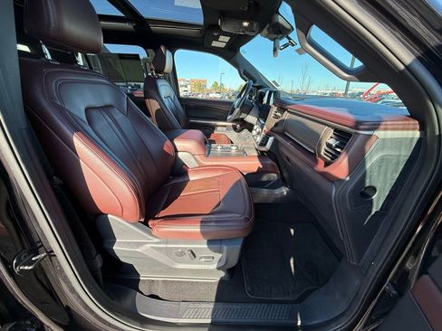 Used 2024 Ford Expedition Limited image 33