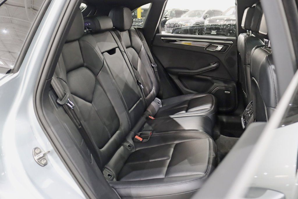 Used 2022 Porsche Macan AWD/4WD image 27