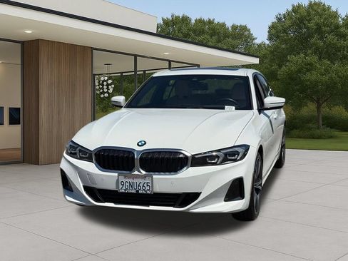 Certified 2023 BMW 330i Sedan w/ Convenience Package RWD image 3