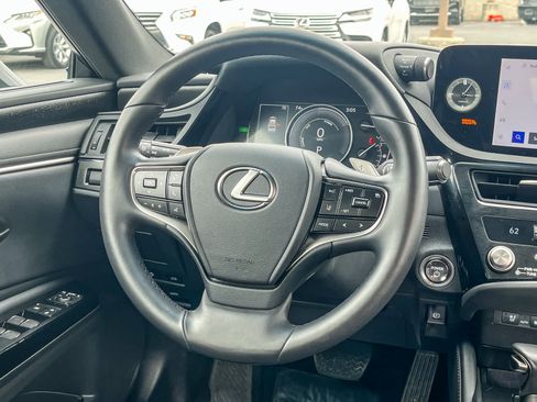 Certified 2025 Lexus ES 300h w/ Premium Package image 14