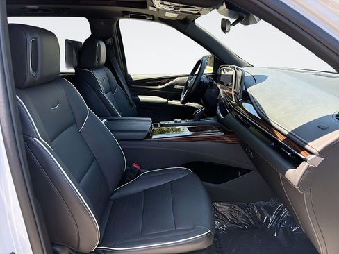 Certified 2023 Cadillac Escalade ESV Premium Luxury AWD/4WD image 35