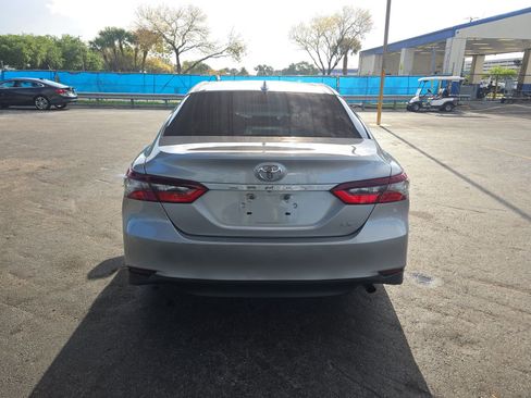 Used 2021 Toyota Camry LE image 7