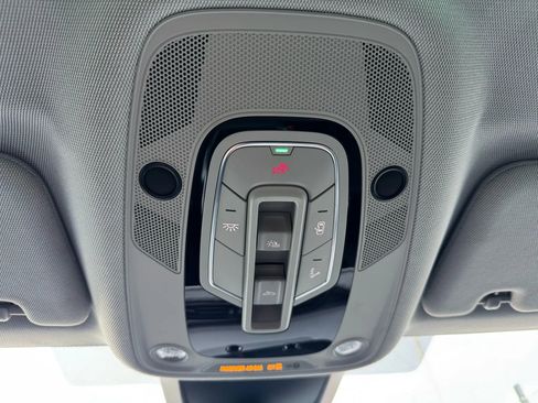 Used 2022 Audi e-tron Premium Plus w/ Premium Plus Package image 45