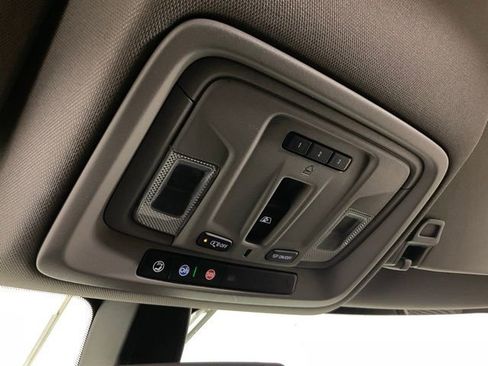 Used 2021 GMC Sierra 1500 SLT w/ SLT Convenience Package image 17