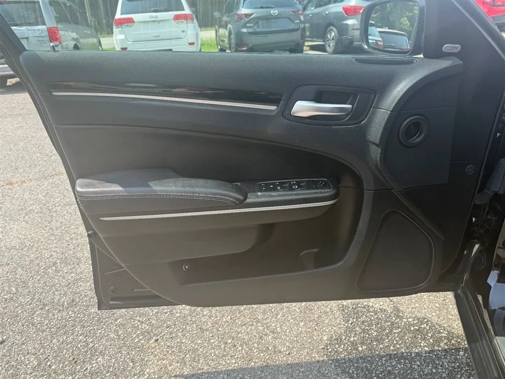 Used 2019 Chrysler 300 S RWD image 28