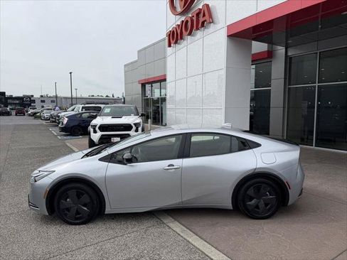 Certified 2025 Toyota Prius Plug-In Hybrid FWD image 5