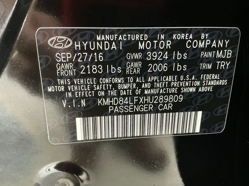 Used 2017 Hyundai Elantra Limited w/ Limited Tech Package 08 image 15