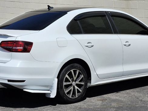 Used 2017 Volkswagen Jetta SE FWD image 5
