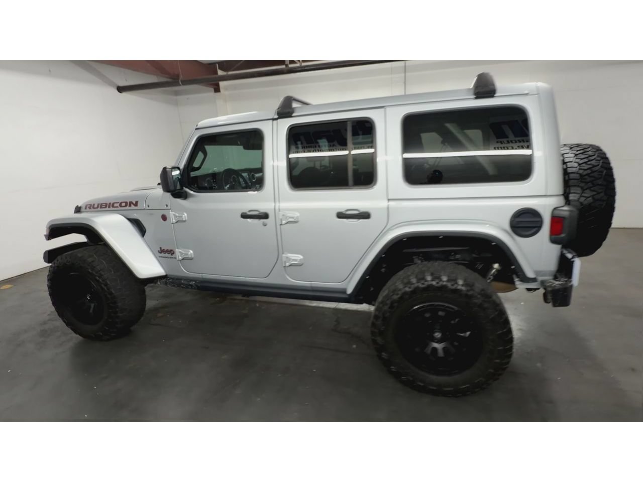 Used 2023 Jeep Wrangler Unlimited Rubicon w/ Cold Weather Group AWD/4WD image 6