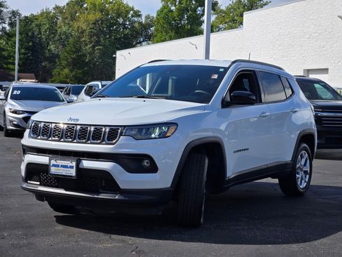 Used 2025 Jeep Compass Latitude image 4