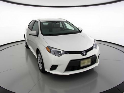 Used 2015 Toyota Corolla LE image 3