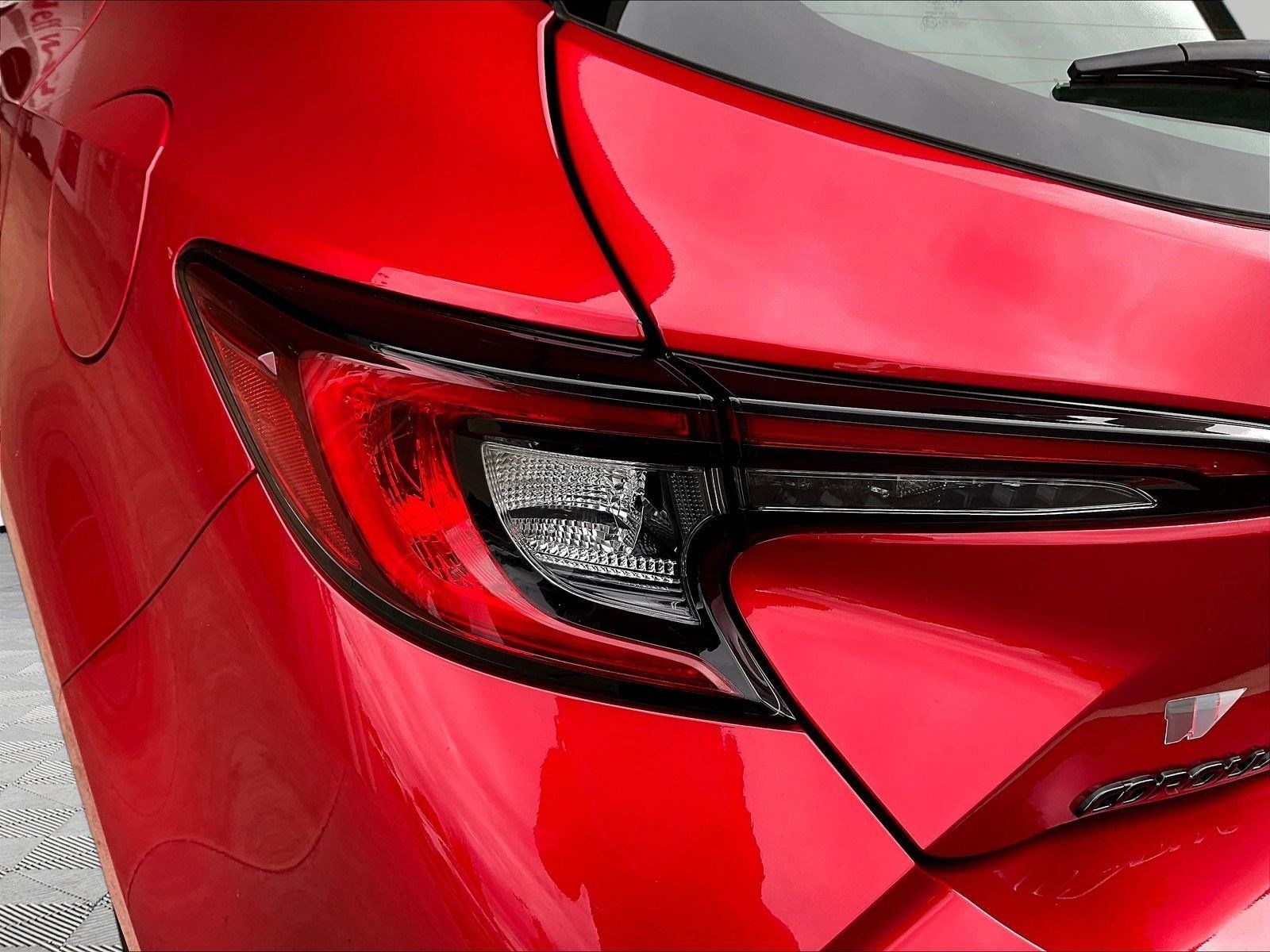 Used 2025 Toyota Corolla SE w/ SE Package FWD image 23