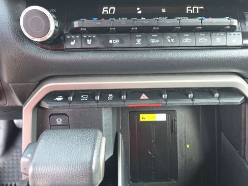 Used 2024 Toyota Tundra Limited image 22