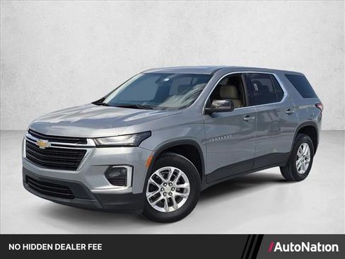 Used 2023 Chevrolet Traverse LS FWD image 1