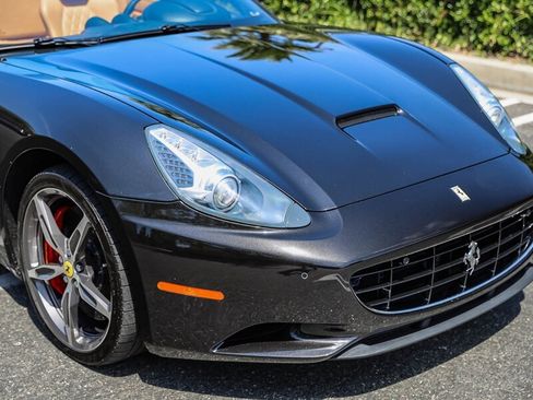 Used 2014 Ferrari California RWD image 10