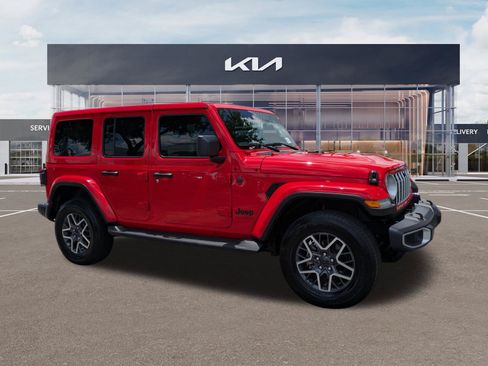 Used 2025 Jeep Wrangler Unlimited Sahara AWD/4WD image 2
