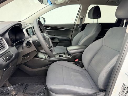 Used 2019 Kia Sorento AWD V6 image 11